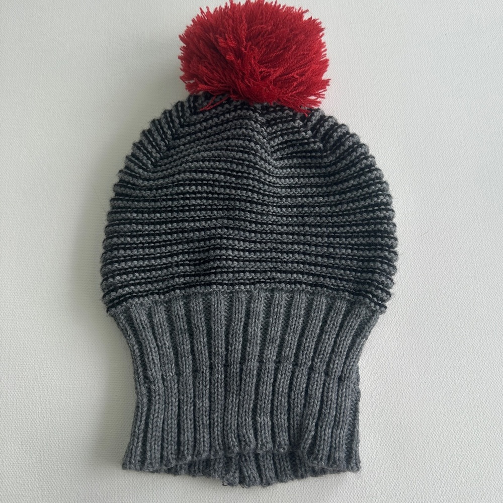 Gertex Girl’s Gray and Red Knit Beanie with Pom-Pom.  Size 4-6X.